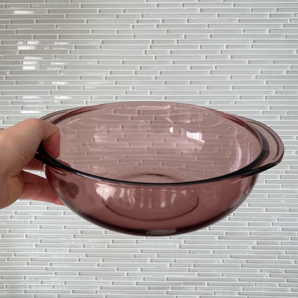 Vintage pink Pyrex bowl